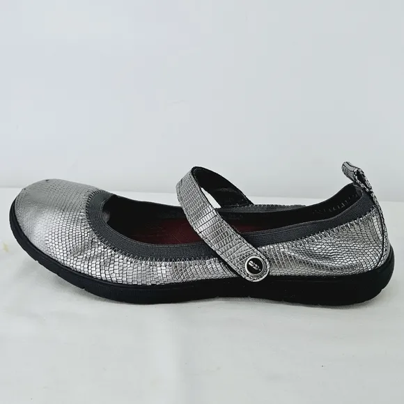 Revitalign Driftwood Pewter Snake Leather Mary Jane Flat Size 9.5
