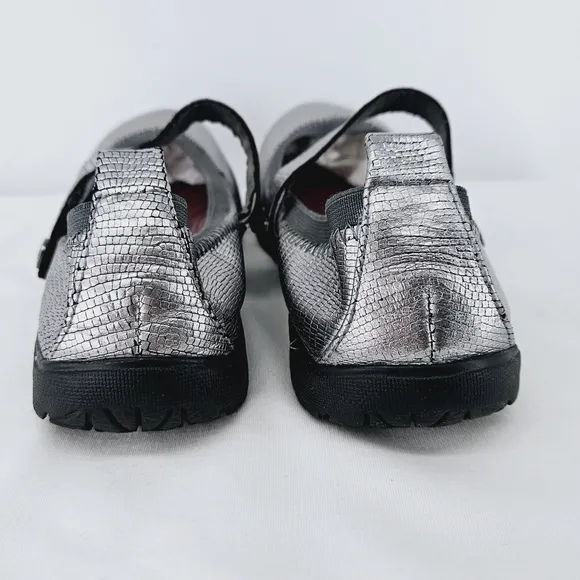 Revitalign Driftwood Pewter Snake Leather Mary Jane Flat Size 9.5