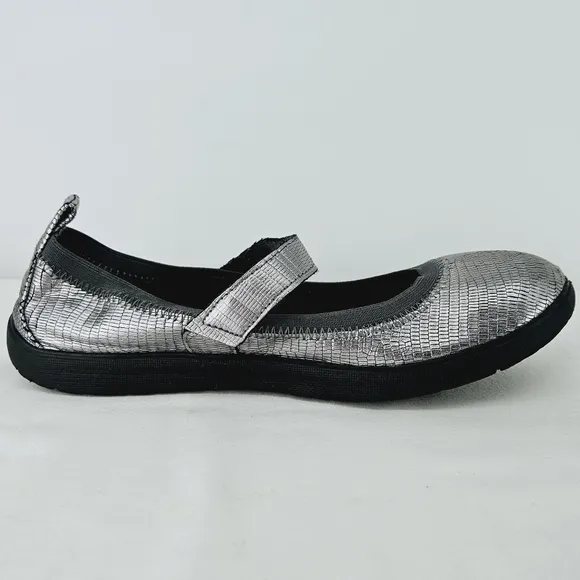 Revitalign Driftwood Pewter Snake Leather Mary Jane Flat Size 9.5
