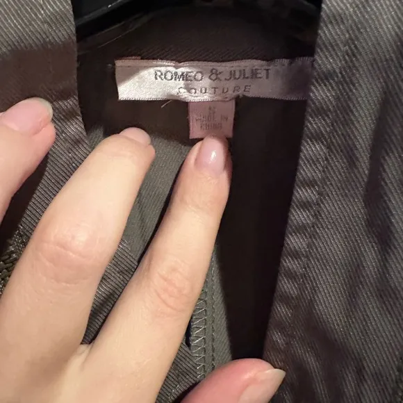 ROMEO &amp; JULIET COUTURE cropped army jacket olive top blogger favorite fashion