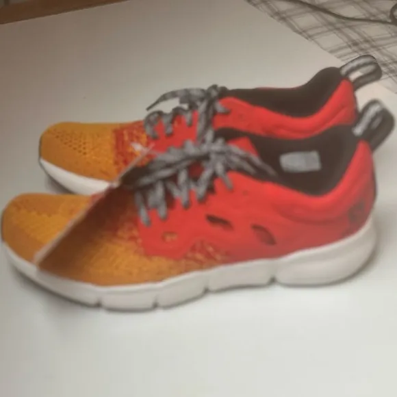 Salomon Men’s Predict Soc 2 Sneakers,Autumn Gogi Berry (Coralish/Yellow) 9.5 NWT