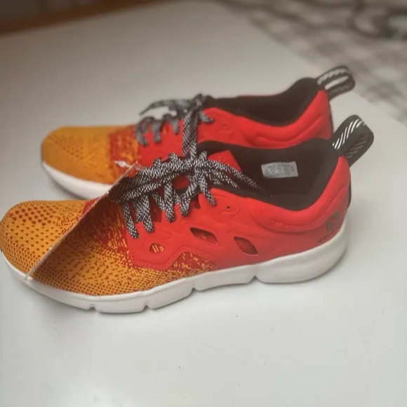 Salomon Men’s Predict Soc 2 Sneakers,Autumn Gogi Berry (Coralish/Yellow) 9.5 NWT