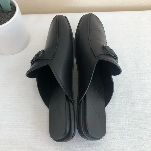 Salvatore Ferragamo Gancini Black Leather Squared Toe Mules Mens 8M