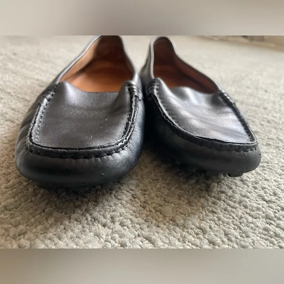 SALVATORE FERRAGAMO Women’s Black Leather Loafers