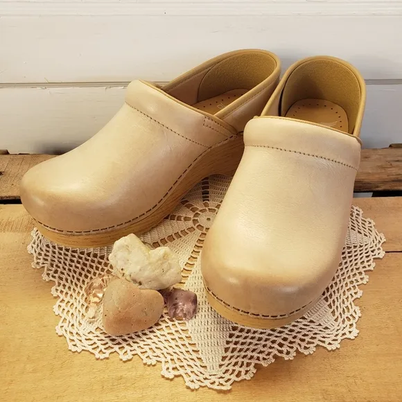 Sand Dansko Pro Honey Clog Burnished Distress Boho Cottage Coastal Festive 5.5-6