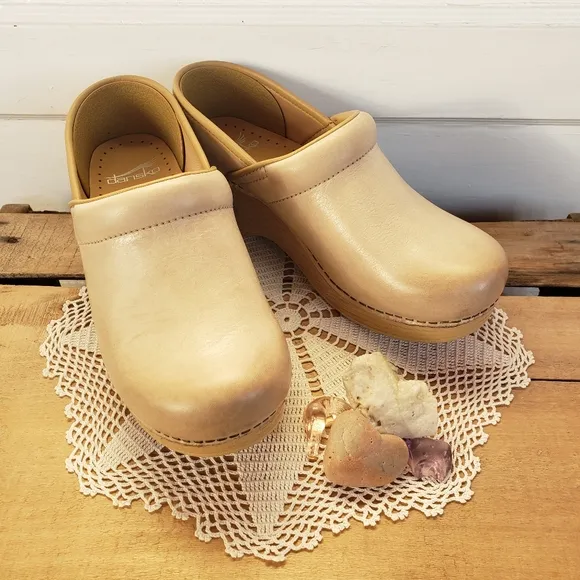 Sand Dansko Pro Honey Clog Burnished Distress Boho Cottage Coastal Festive 5.5-6