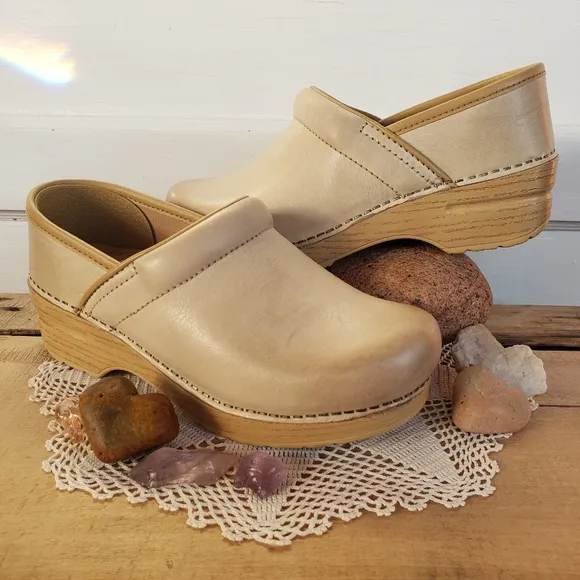 Sand Dansko Pro Honey Clog Burnished Distress Boho Cottage Coastal Festive 5.5-6
