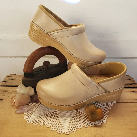 Sand Dansko Pro Honey Clog Burnished Distress Boho Cottage Coastal Festive 5.5-6