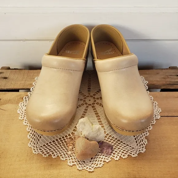 Sand Dansko Pro Honey Clog Burnished Distress Boho Cottage Coastal Festive 5.5-6