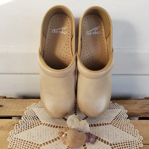Sand Dansko Pro Honey Clog Burnished Distress Boho Cottage Coastal Festive 5.5-6