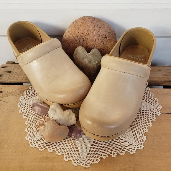Sand Dansko Pro Honey Clog Burnished Distress Boho Cottage Coastal Festive 5.5-6