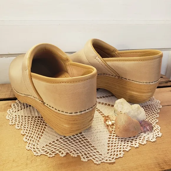 Sand Dansko Pro Honey Clog Burnished Distress Boho Cottage Coastal Festive 5.5-6