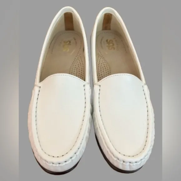 SAS Simplifly slip on white 100% leather mocc loafers SZ 7N