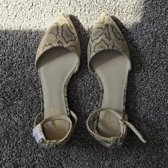 Seychelles What A Girl Wants Flat Snakeskin Texture NEW size 8.5