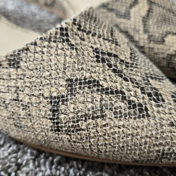 Seychelles What A Girl Wants Flat Snakeskin Texture NEW size 8.5