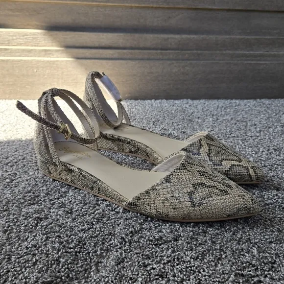 Seychelles What A Girl Wants Flat Snakeskin Texture NEW size 8.5
