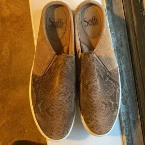 SOFTT SOMERS III COGNAC SNAKE PRINT leather MULE SLIDES