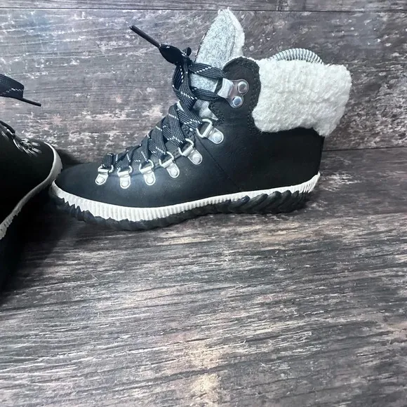 Sorel Black Winter &amp; Rain Boots with Faux Fur Womens 6.5