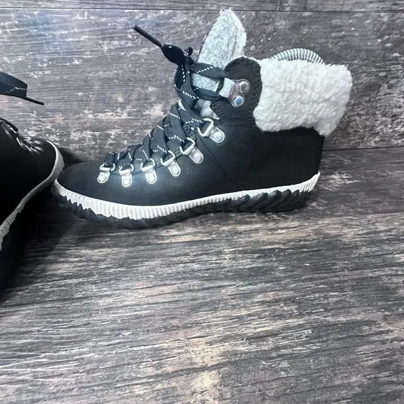 Sorel Black Winter &amp; Rain Boots with Faux Fur Womens 6.5