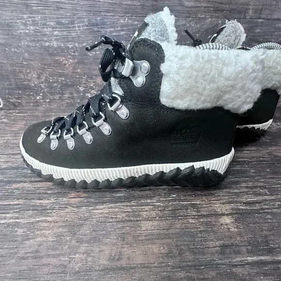 Sorel Black Winter &amp; Rain Boots with Faux Fur Womens 6.5