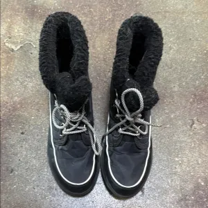 Sorel Black Winter &amp; Rain Boots with Plush Lining and Sturdy Sole