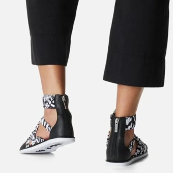 Sorel Ella II Ankle Strap Sandals Leather Flats White &amp; Black Print Size 9 NEW