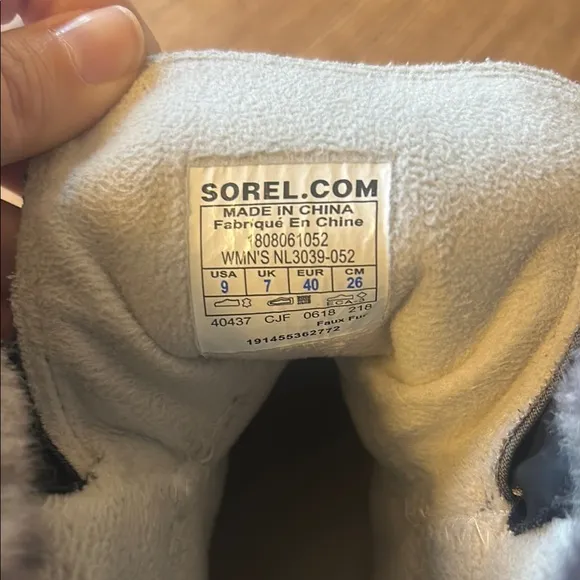 Sorel Gray Winter Boots with Fur Lining and Lace-Up Design Joan Explorer