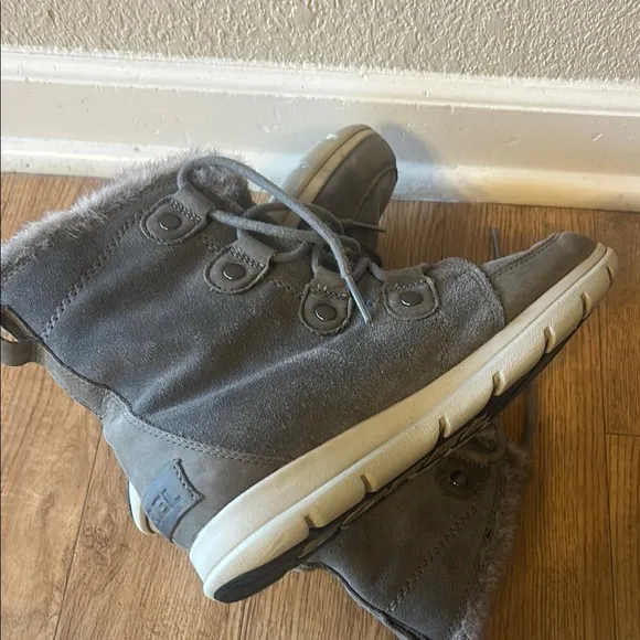 Sorel Gray Winter Boots with Fur Lining and Lace-Up Design Joan Explorer