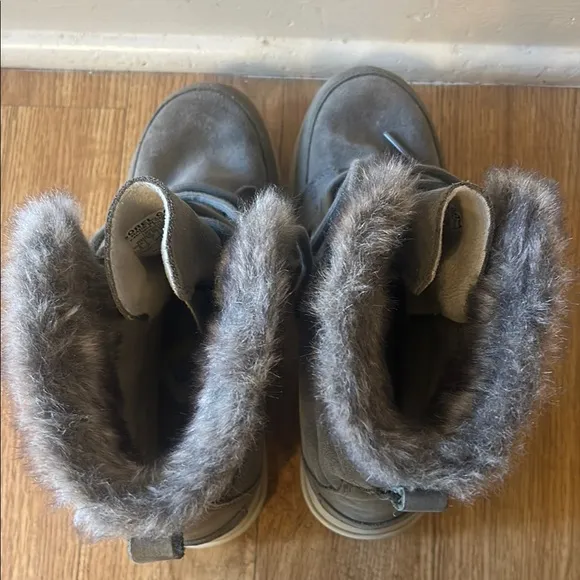 Sorel Gray Winter Boots with Fur Lining and Lace-Up Design Joan Explorer