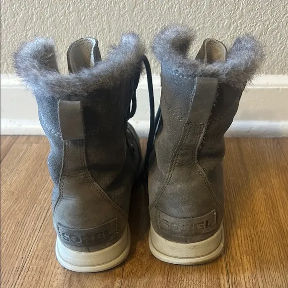 Sorel Gray Winter Boots with Fur Lining and Lace-Up Design Joan Explorer