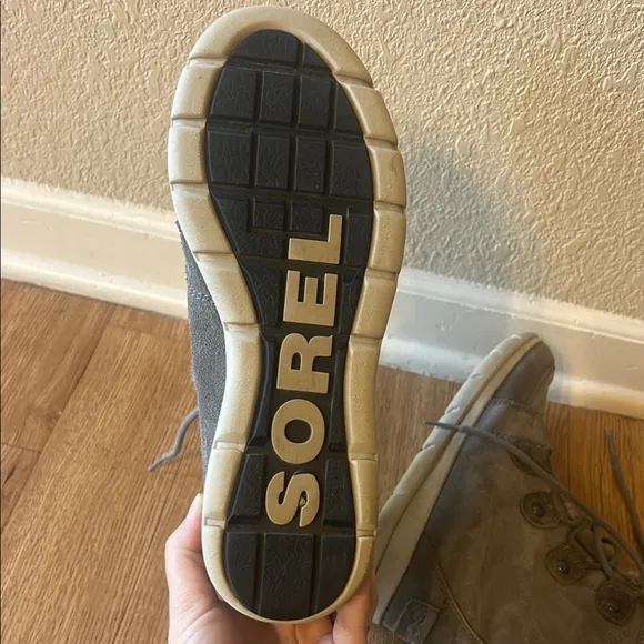 Sorel Gray Winter Boots with Fur Lining and Lace-Up Design Joan Explorer