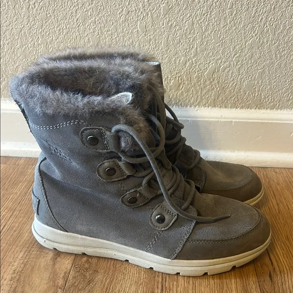 Sorel Gray Winter Boots with Fur Lining and Lace-Up Design Joan Explorer