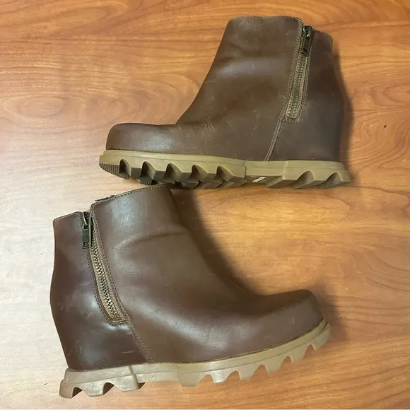 Sorel Joan Of Arctic III Wedge Boots US 8 Women's Brown Zip Chelsea Bootie