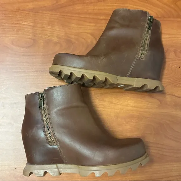 Sorel Joan Of Arctic III Wedge Boots US 8 Women's Brown Zip Chelsea Bootie