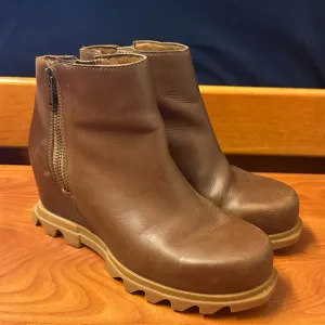 Sorel Joan Of Arctic III Wedge Boots US 8 Women's Brown Zip Chelsea Bootie