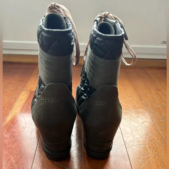 Sorel Lexie Wedge Dark Green Quilted Boots Size 7 Unused Condition