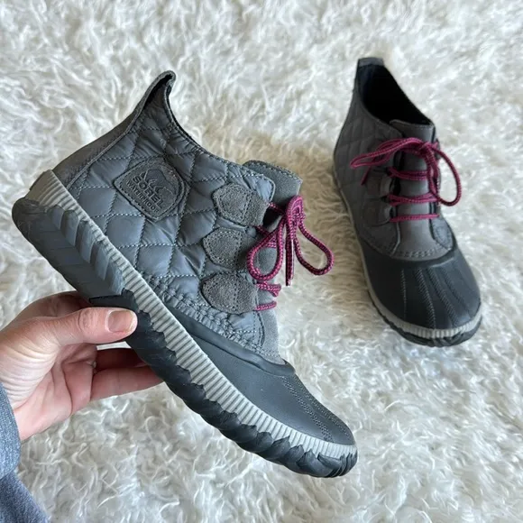 SOREL Out N About Plus Womens Quarry Waterproof Ankle Boots Sz 9 Gray Pink