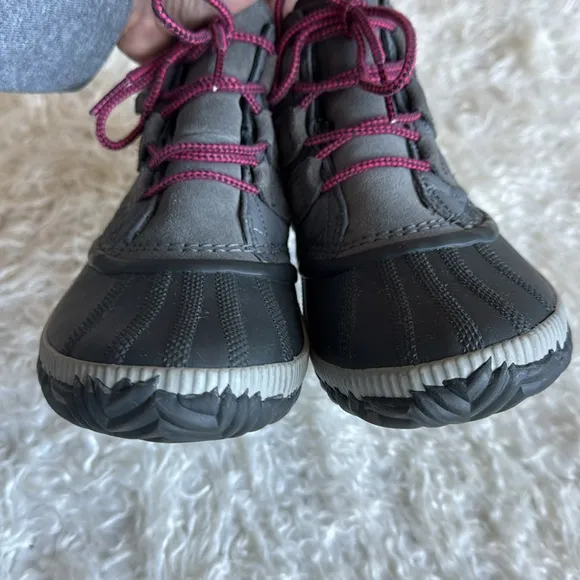 SOREL Out N About Plus Womens Quarry Waterproof Ankle Boots Sz 9 Gray Pink