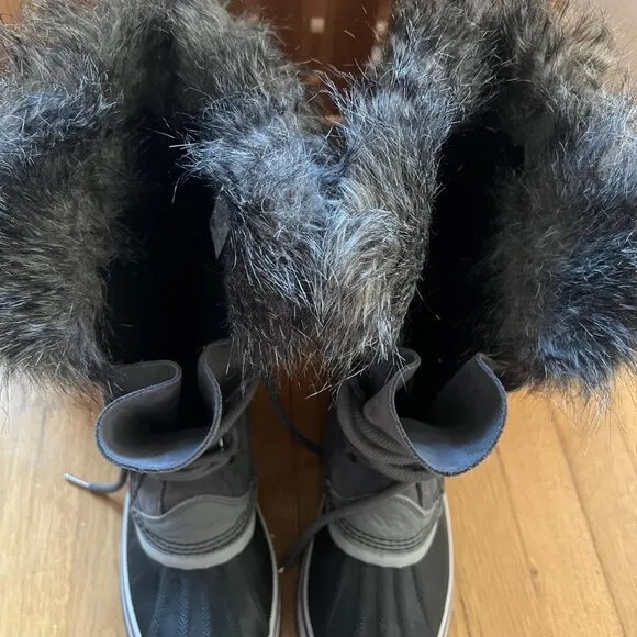 Sorel Size 8 Gray Black Joan Of Arctic Faux Fur Trim Waterproof Winter Snow Boot