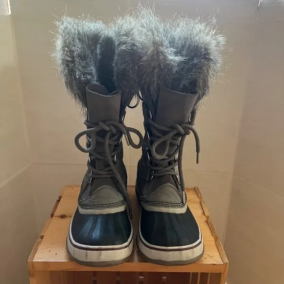 Sorel Size 8 Gray Black Joan Of Arctic Faux Fur Trim Waterproof Winter Snow Boot