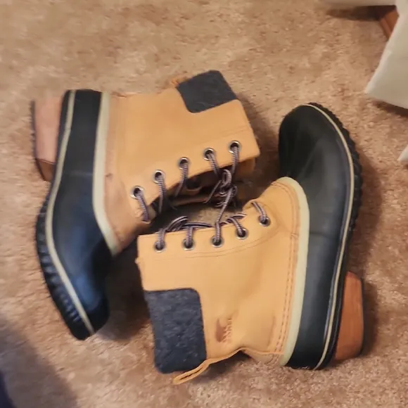 Sorel Slimpack II Lace Tan and Black Winter Boots