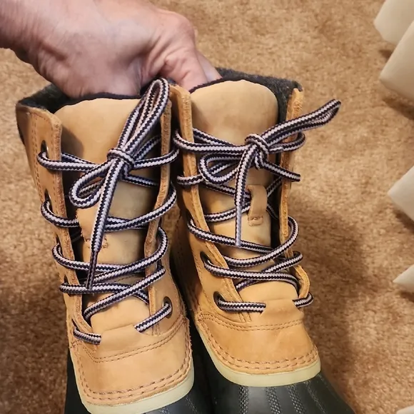 Sorel Slimpack II Lace Tan and Black Winter Boots