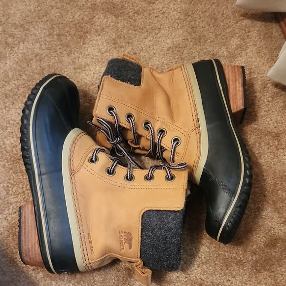 Sorel Slimpack II Lace Tan and Black Winter Boots