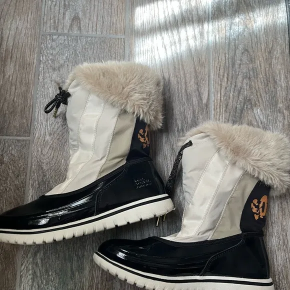 Sorel waterproof Women's Black and Cream Winter Boots