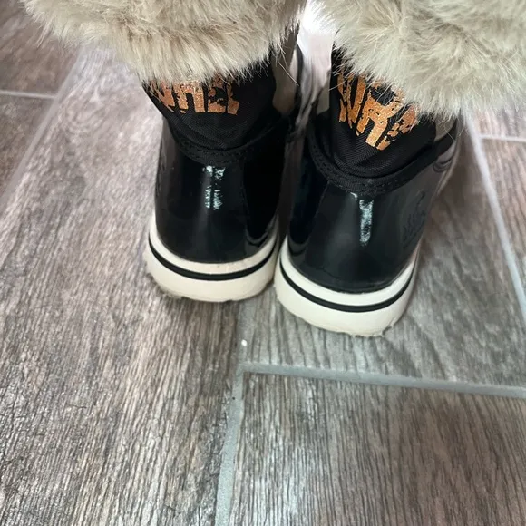 Sorel waterproof Women's Black and Cream Winter Boots