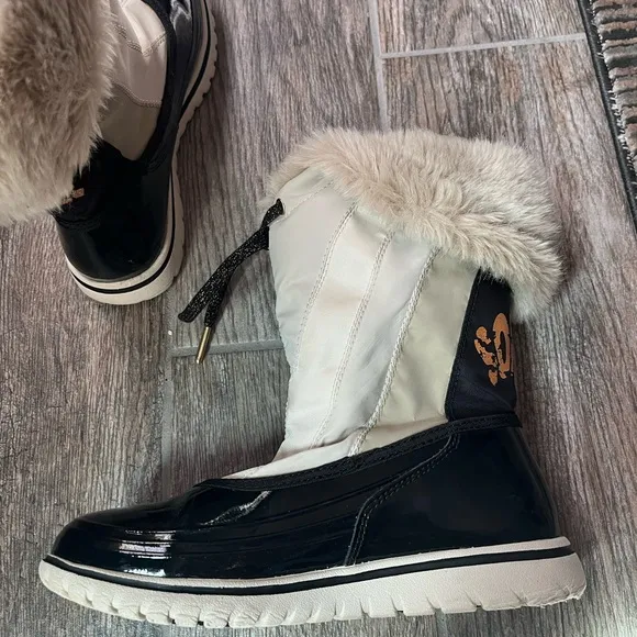 Sorel waterproof Women's Black and Cream Winter Boots