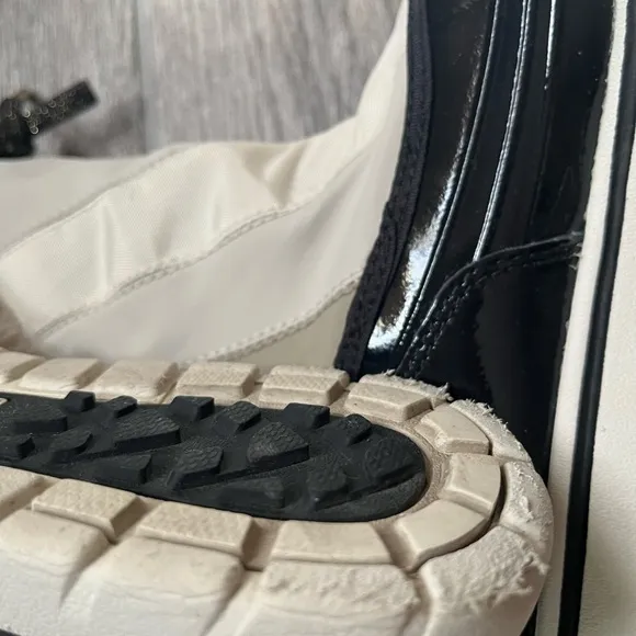 Sorel waterproof Women's Black and Cream Winter Boots