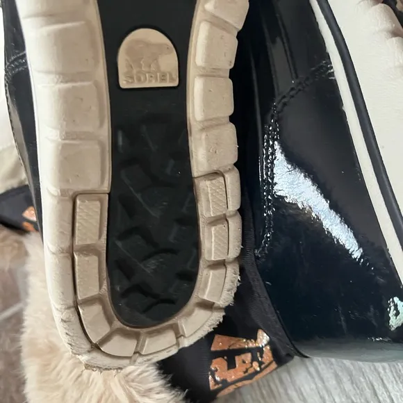 Sorel waterproof Women's Black and Cream Winter Boots