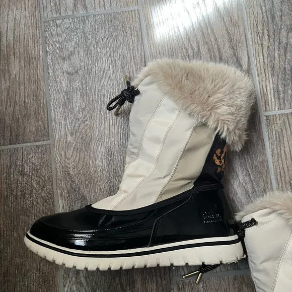 Sorel waterproof Women's Black and Cream Winter Boots