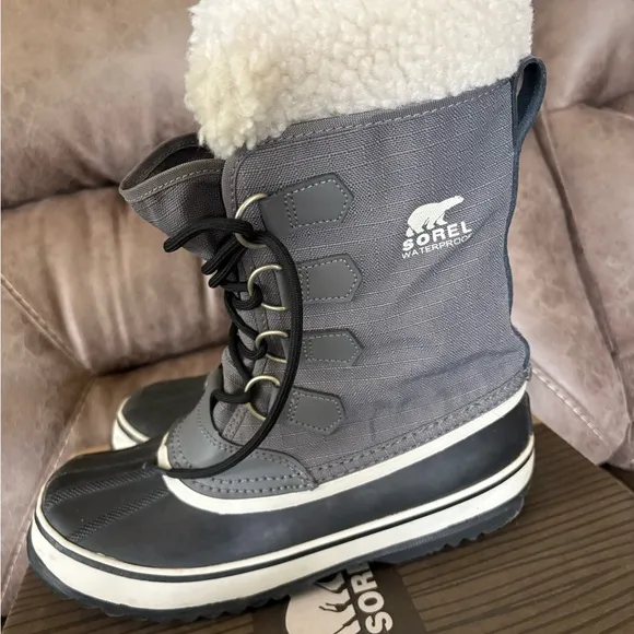 Sorel Winter Carnival Boots - Black and Gray